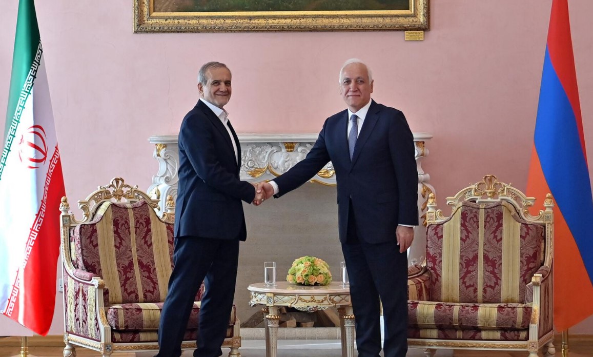 Хачатурян обсудил с Пезешкианом открытие коммуникаций в регионе