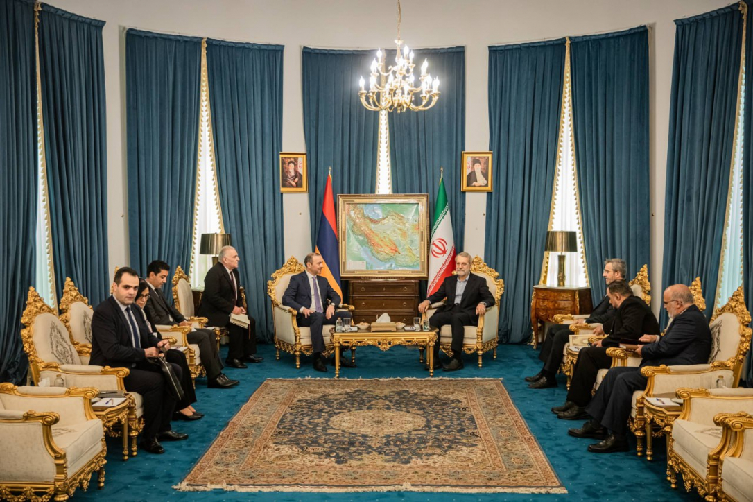 Лариджани: Иран поддерживает мирный процесс между Азербайджаном и Арменией