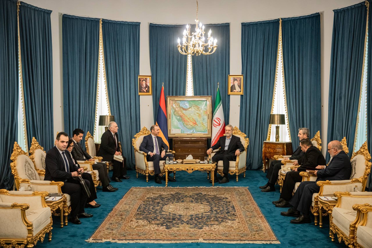 Лариджани: Иран поддерживает мирный процесс между Азербайджаном и Арменией