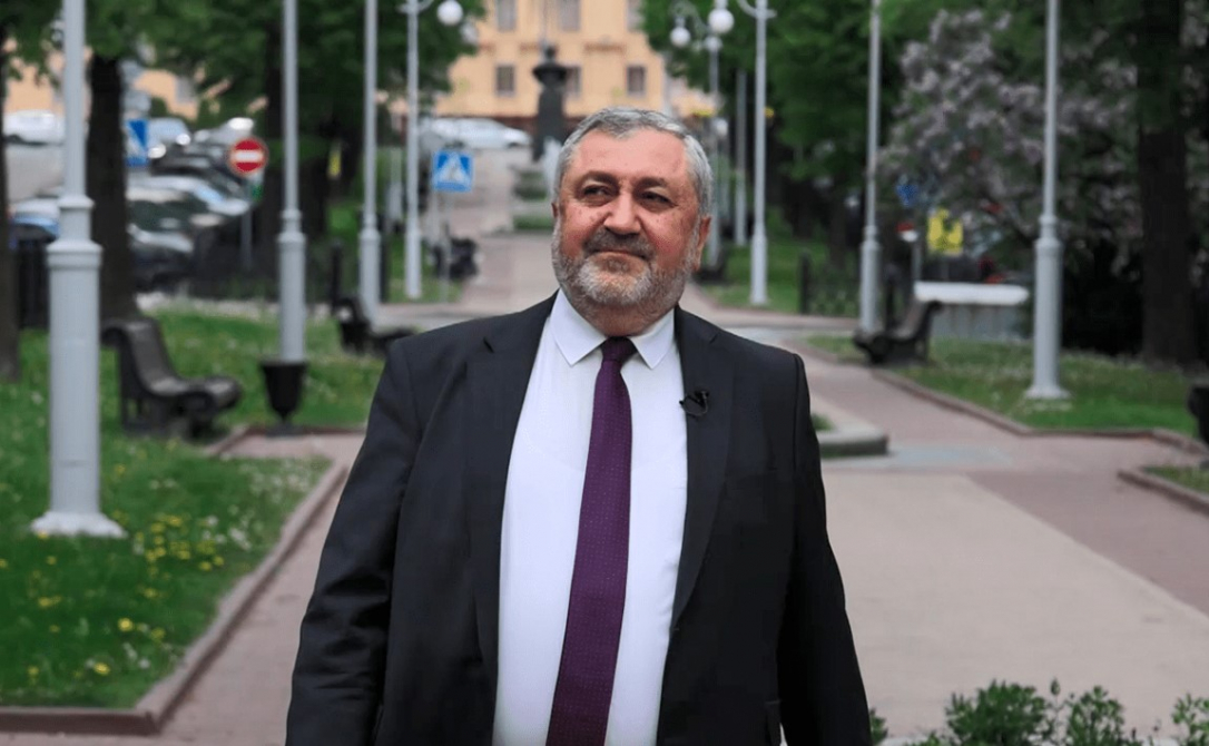 Армянский посол продолжает работать в Минске даже спустя год после отзыва