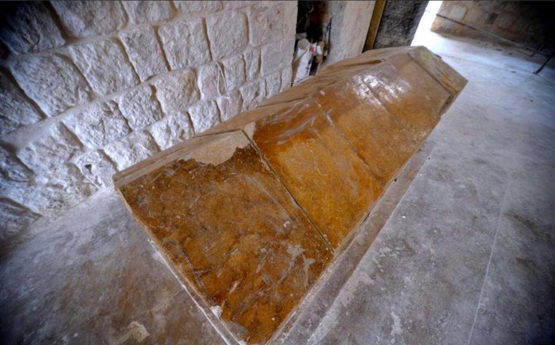 Азербайджан ведет переговоры с Сирией о переносе могилы Насими