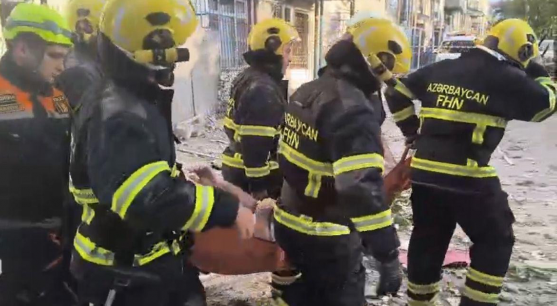 В жилом здании в Баку произошел взрыв, есть пострадавший