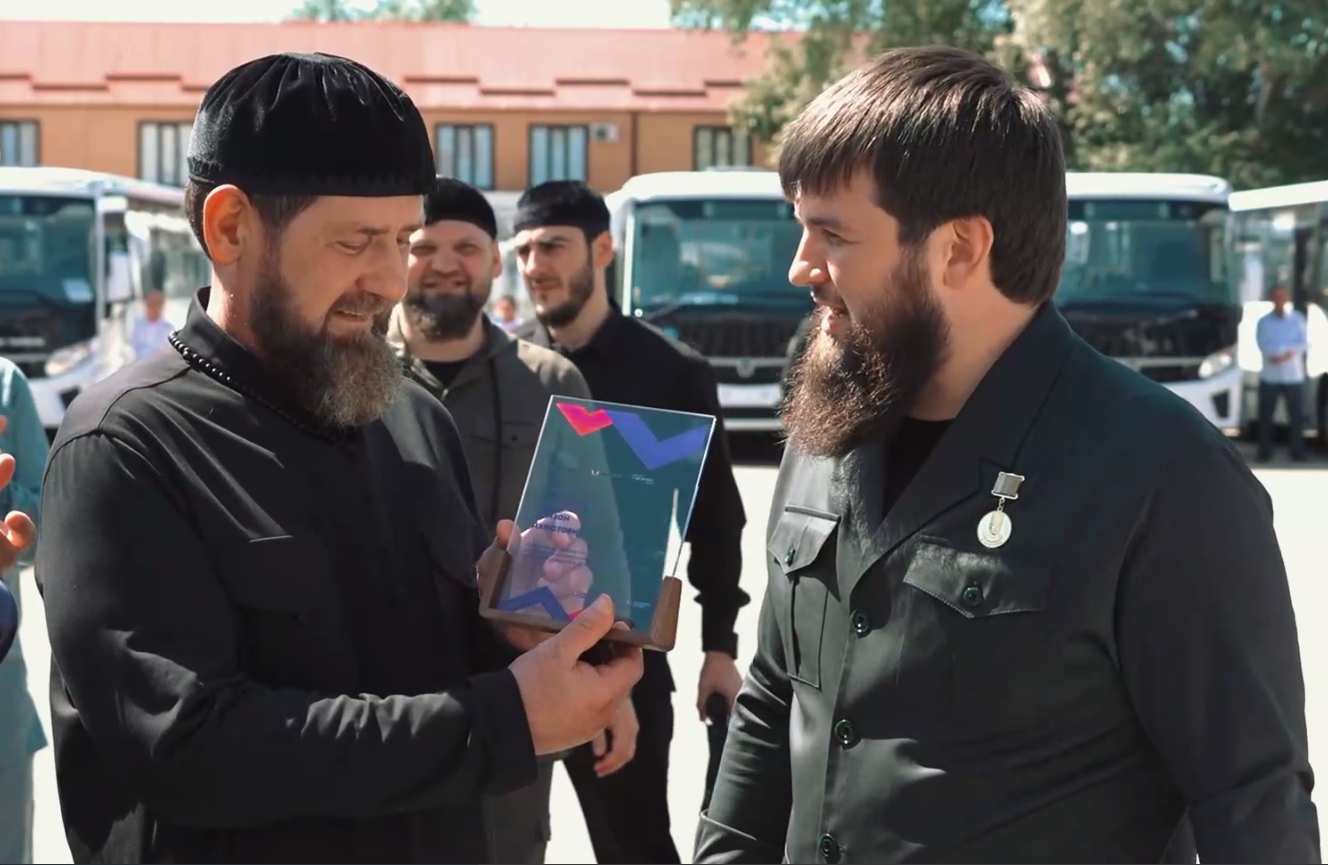 <span lang="RU" style="mso-ansi-language:RU">Кадыров получил еще одну награду</span> 1 <span lang="RU" style="mso-ansi-language:RU">Кадыров получил еще одну награду</span>