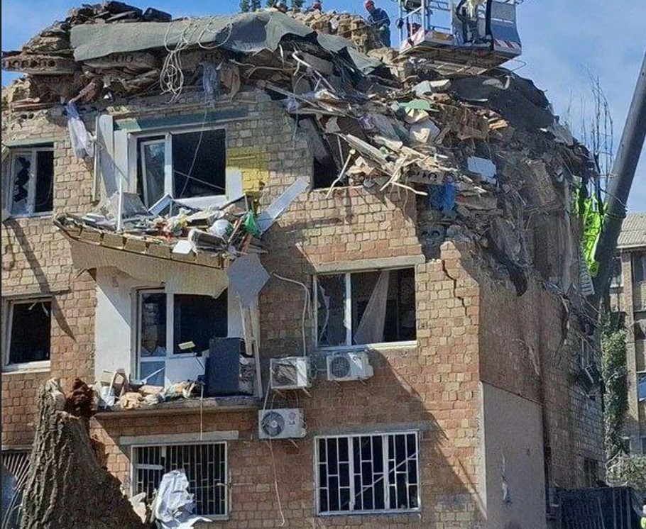 При ударе российских оккупантов по Киеву погиб уроженец Баку