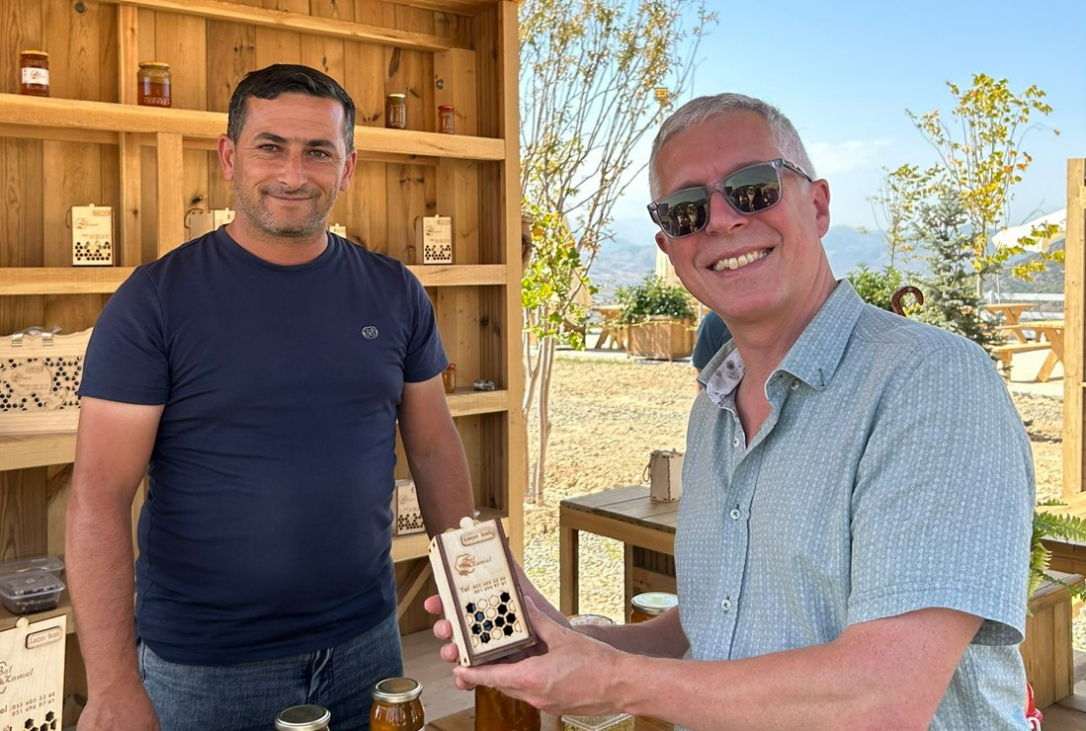 Британский посол полакомился дарами Лачина