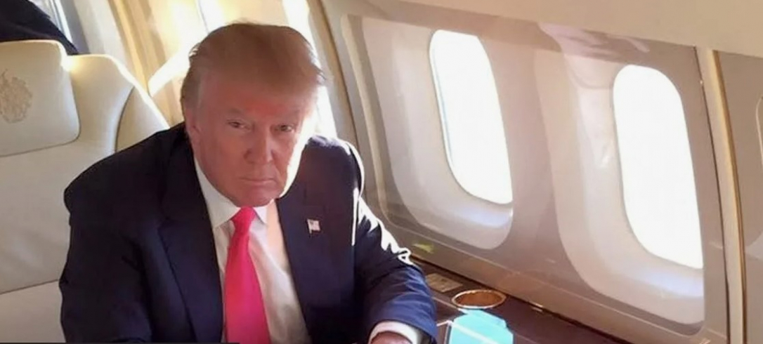 Трамп вылетел в Анкоридж на встречу с Путиным