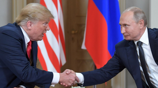 Эксперты о встрече Трампа и Путина на Аляске: Он тянет время  