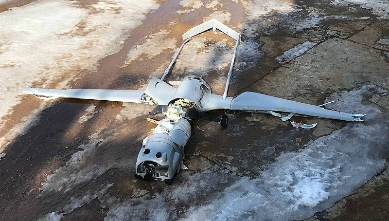 В Волгоградской области РФ после атаки дронов возник пожар