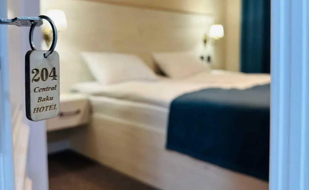 В Баку подросток зарезал свою мать в отеле