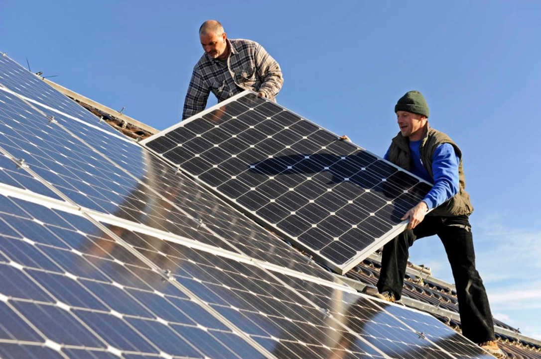 В Баку воры проникли на участок и украли солнечные панели