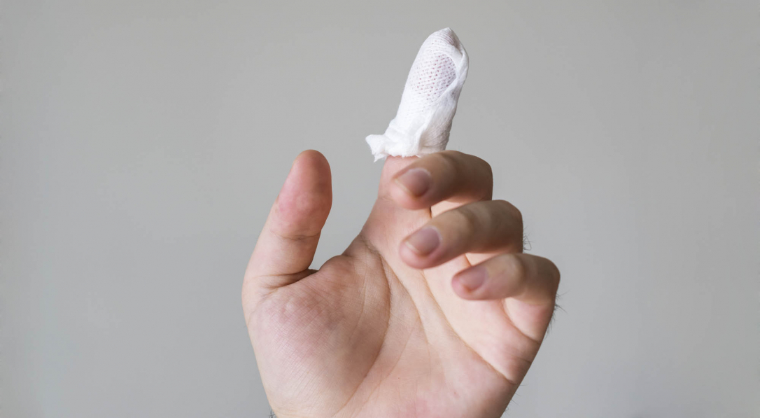 Подросток не уступил место пенсионерке и поплатился сломанным пальцем&nbsp;