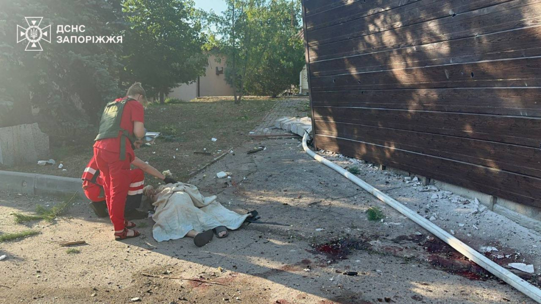 Россия ударила по базе отдыха в Запорожском районе Украины, есть погибшие и пострадавшие