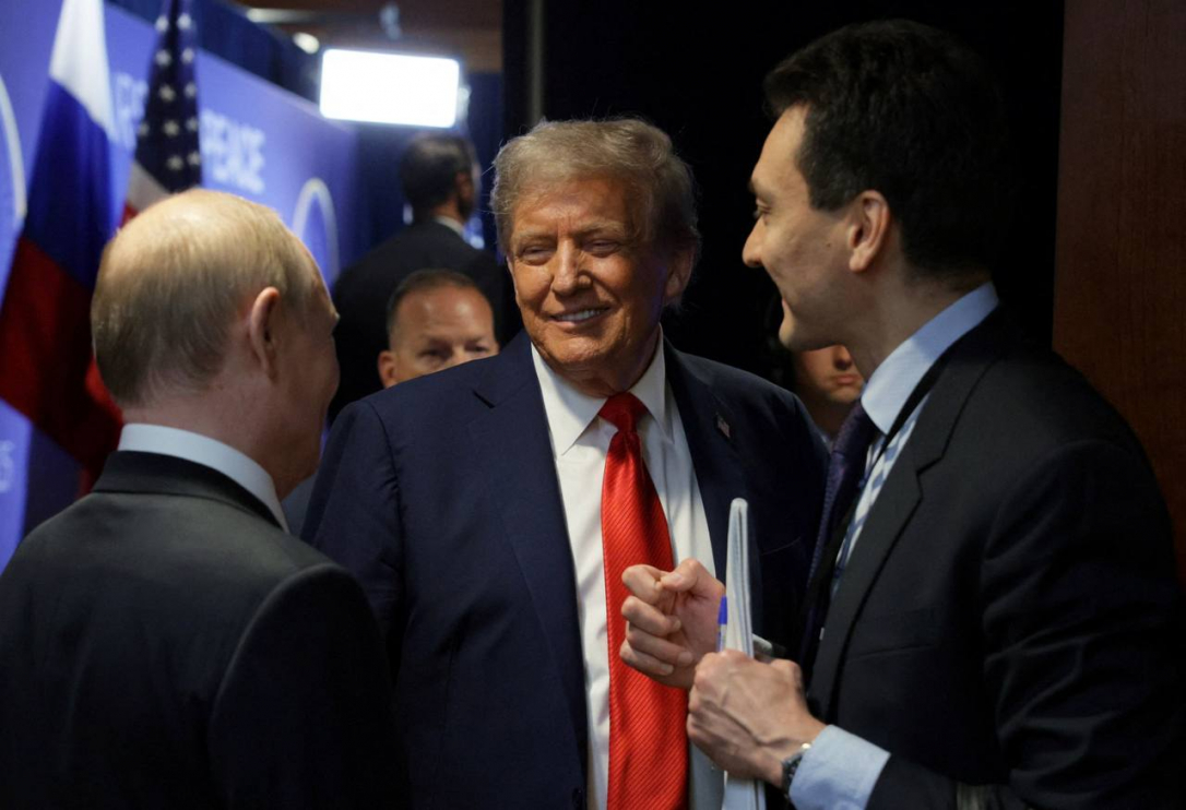 Постояльцы отеля обнаружили в принтере план переговоров Трампа и Путина