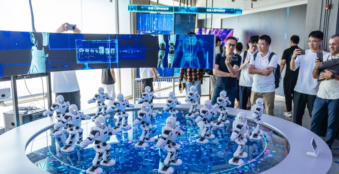 В Пекине открылся первый в мире магазин роботов&nbsp;