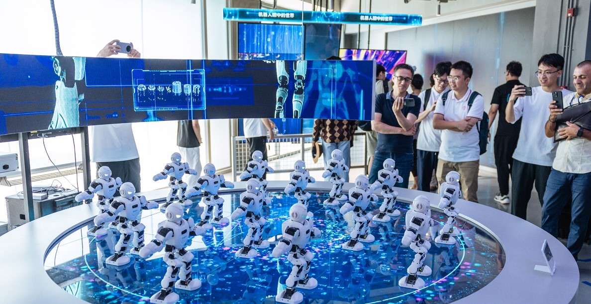 В Пекине открылся первый в мире магазин роботов&nbsp;