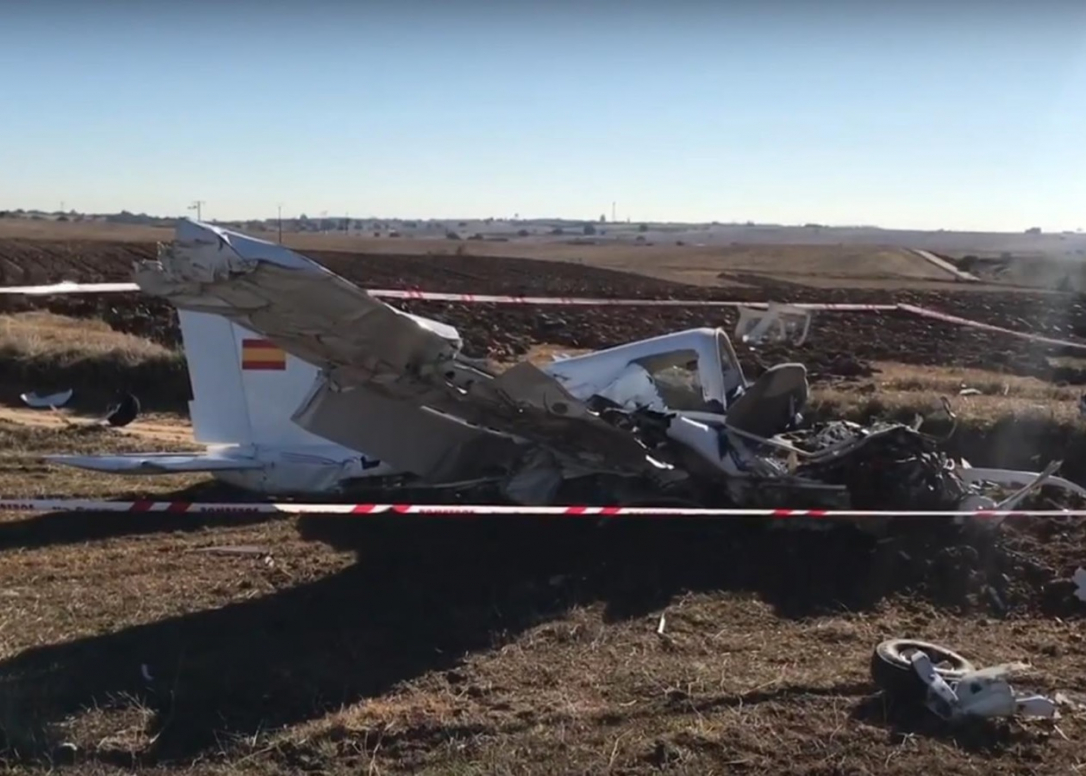 В Испании при крушении небольшого самолета погибли два человека