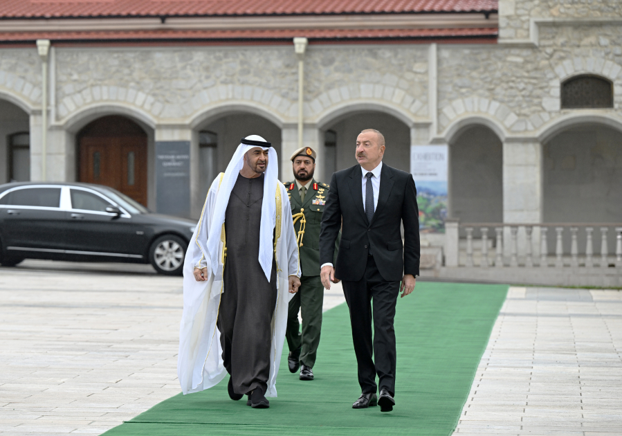 Ильхам Алиев и президент ОАЭ провели переговоры