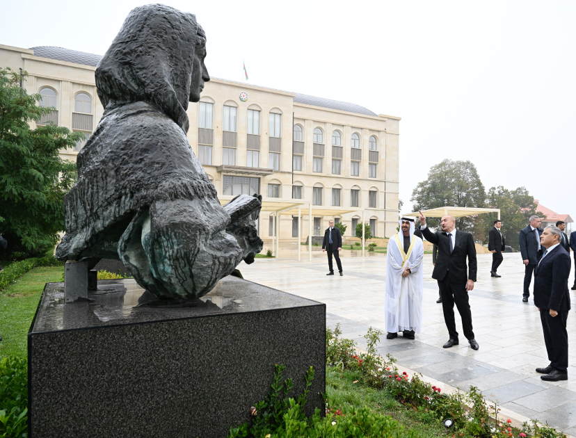 Президенты Азербайджана и ОАЭ осмотрели в Шуше расстрелянные памятники, посетили музей ковра и мечеть