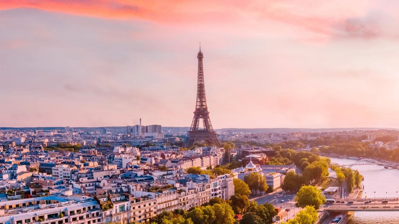 Diplomat Parisdə itkin düşdü