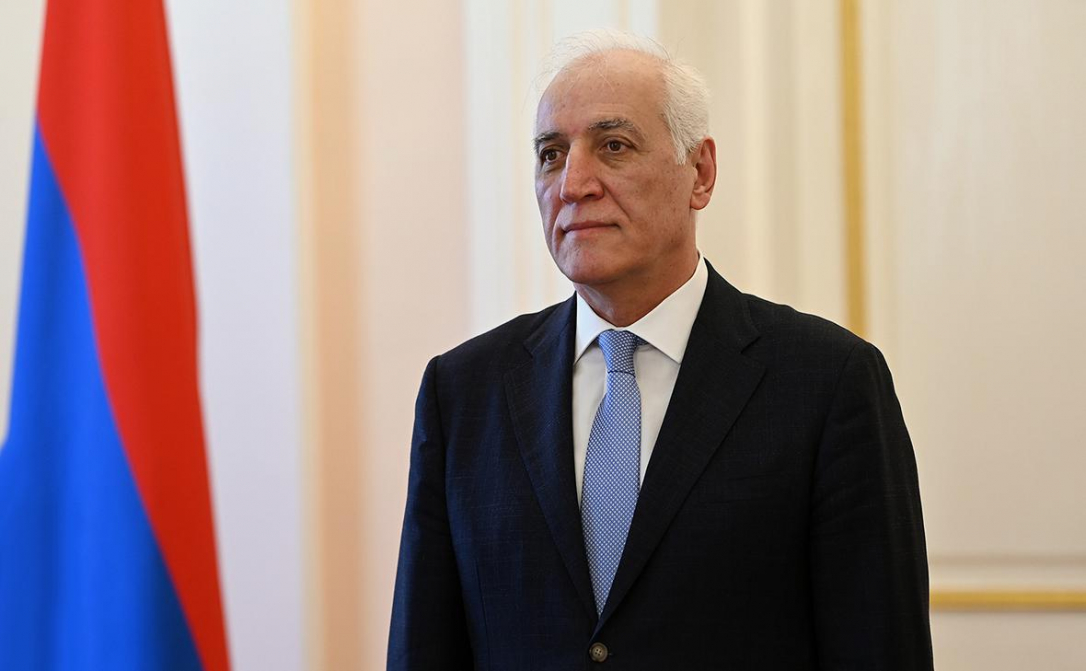 Президент Армении отправился с визитом в Египет