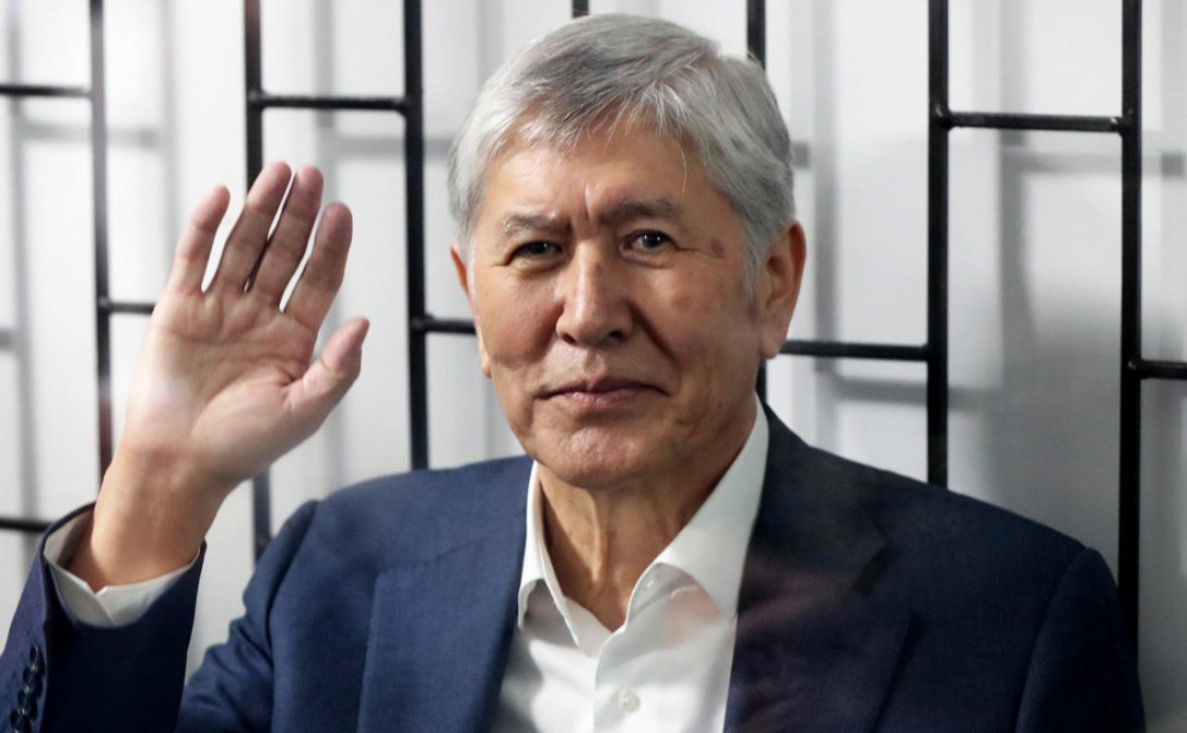 Семью Атамбаева принудительно выселяют из дома