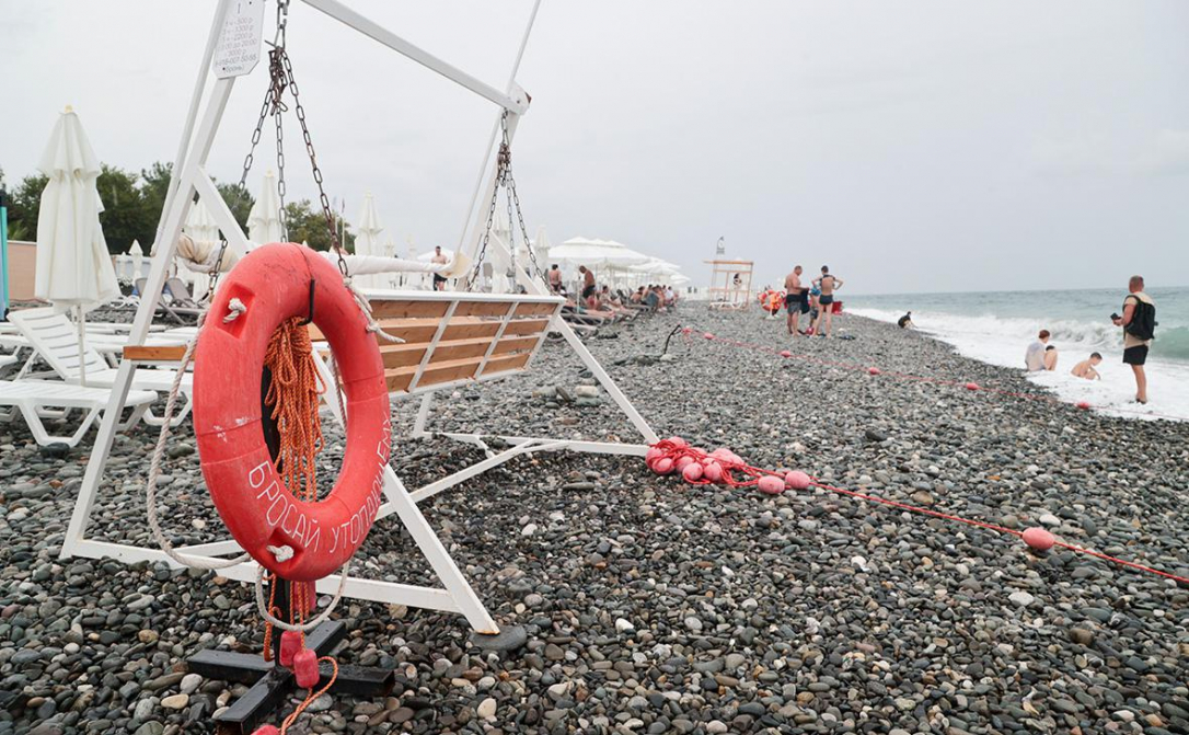 В Сочи эвакуировали пляжи из-за угрозы атак беспилотных катеров