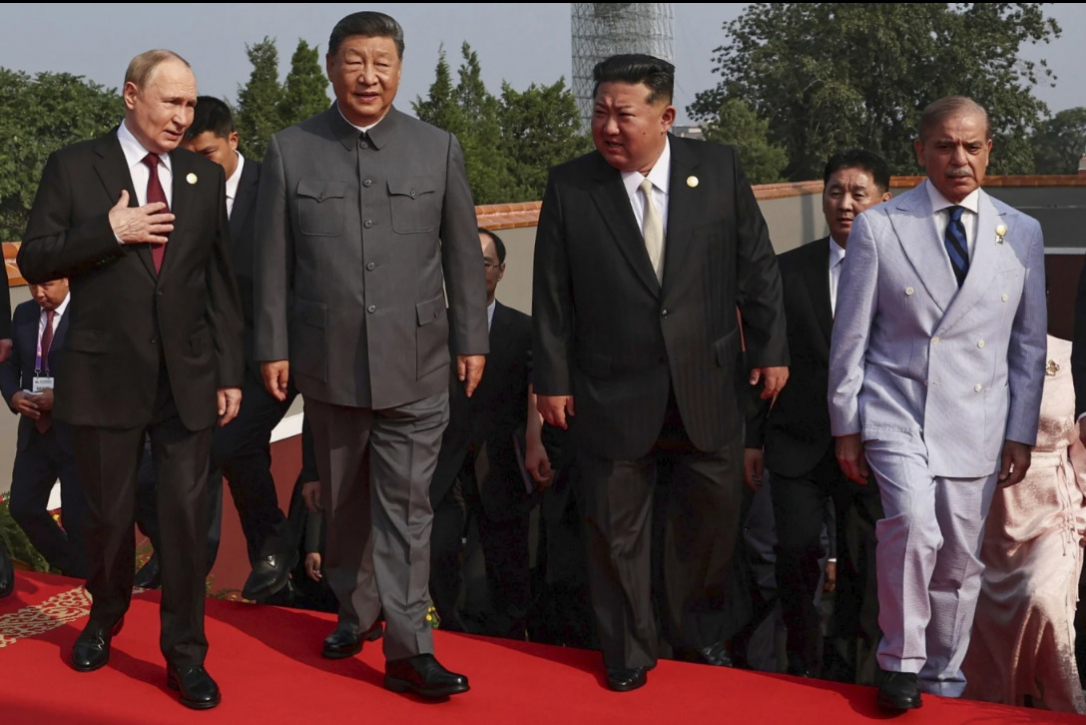 Путин и Си обсудили «бессмертие» по дороге на парад в Пекине