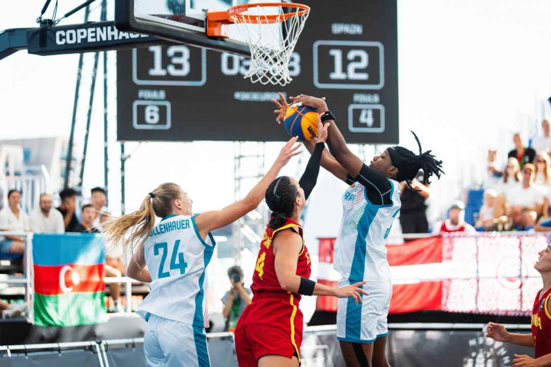 Сборная Азербайджана победила испанских баскетболисток и вышла в финал