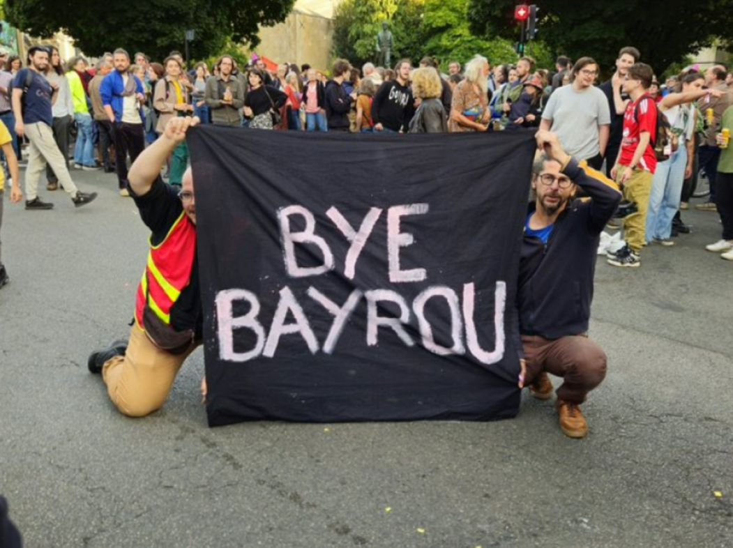 Парламент Франции устроил правительству Байру жесткий провал