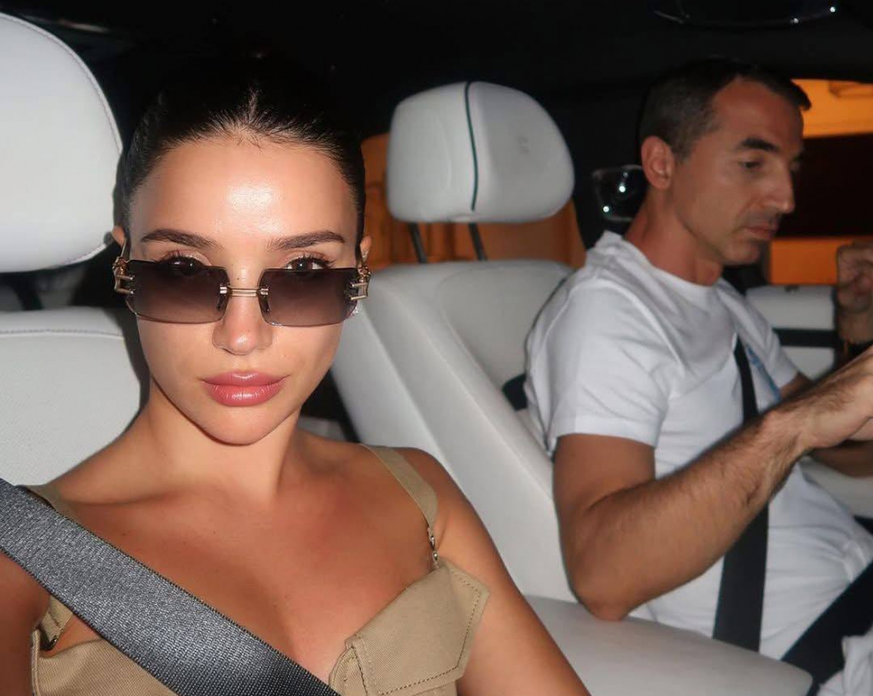 Жена Аднана Ахмедзаде после его ареста удалила фото и обратилась к Корану