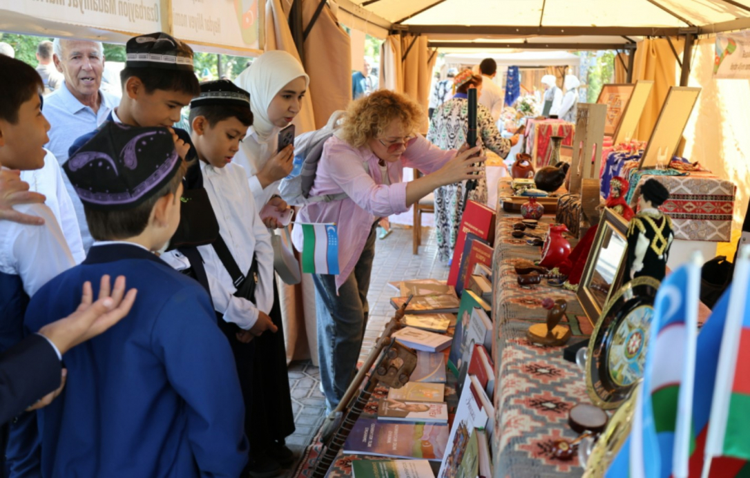 Азербайджан представил образцы народного творчества в Коканде