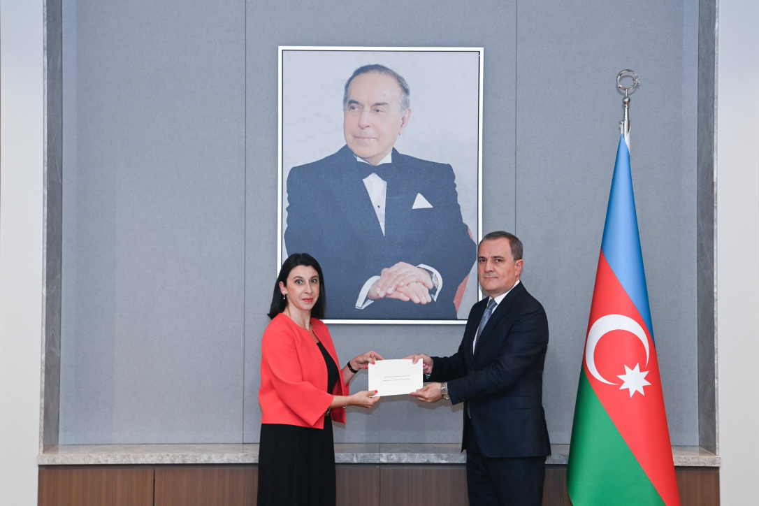 Новый посол Франции обещала развивать азербайджано-французские отношения