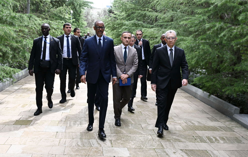 Президент Руанды Поль Кагаме почтил память Гейдара Алиева