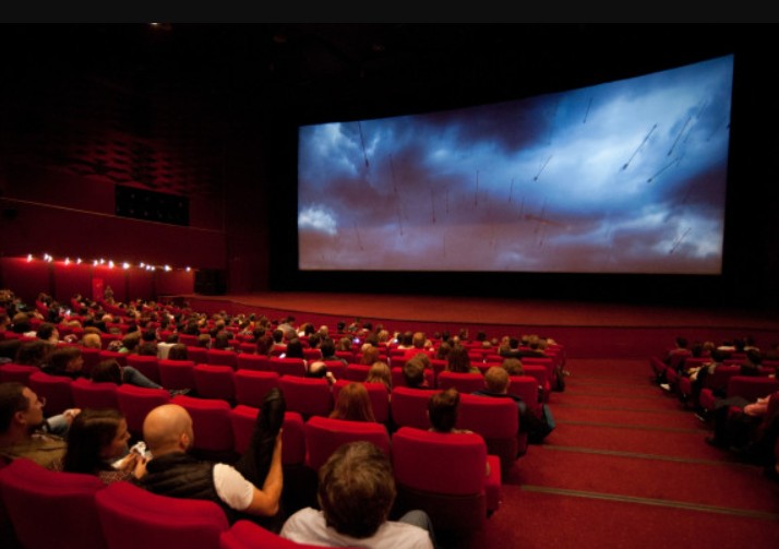 В азербайджанских кинотеатрах сократили показы на русском языке