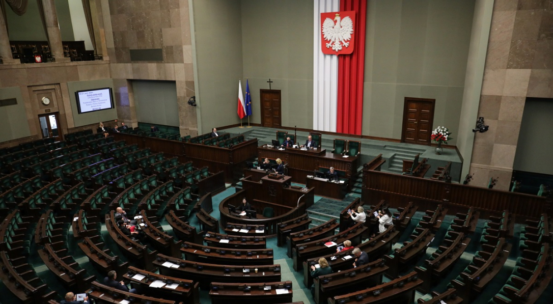 В Польше отменили выплаты неработающим украинцам