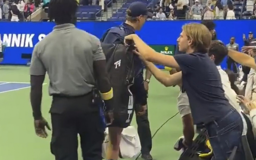 Злоумышленник пытался обокрасть известного теннисиста во время матча