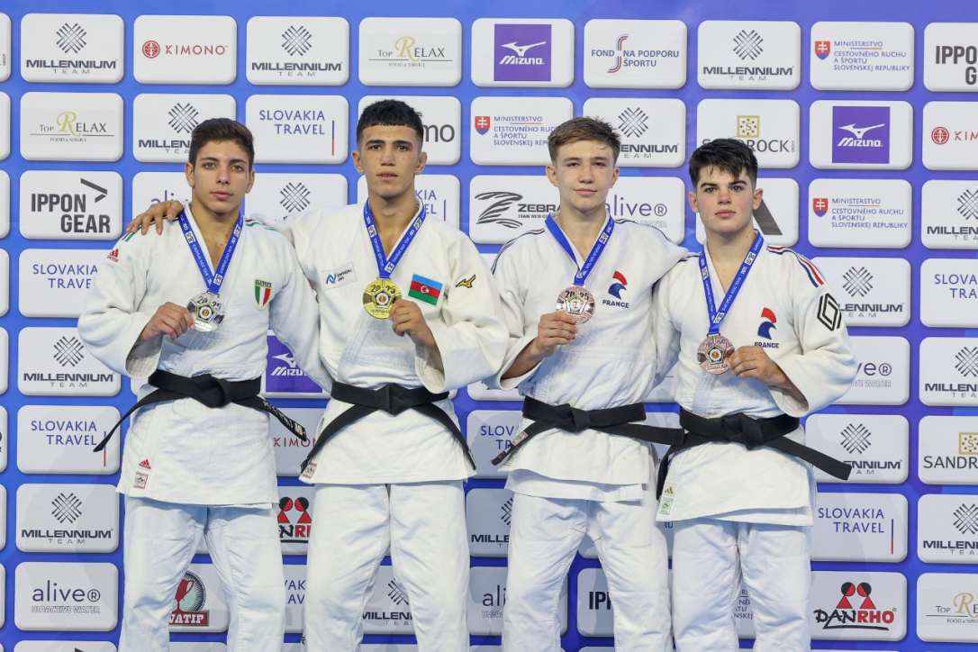 Сборная Азербайджана заняла первое место среди команд 43 стран