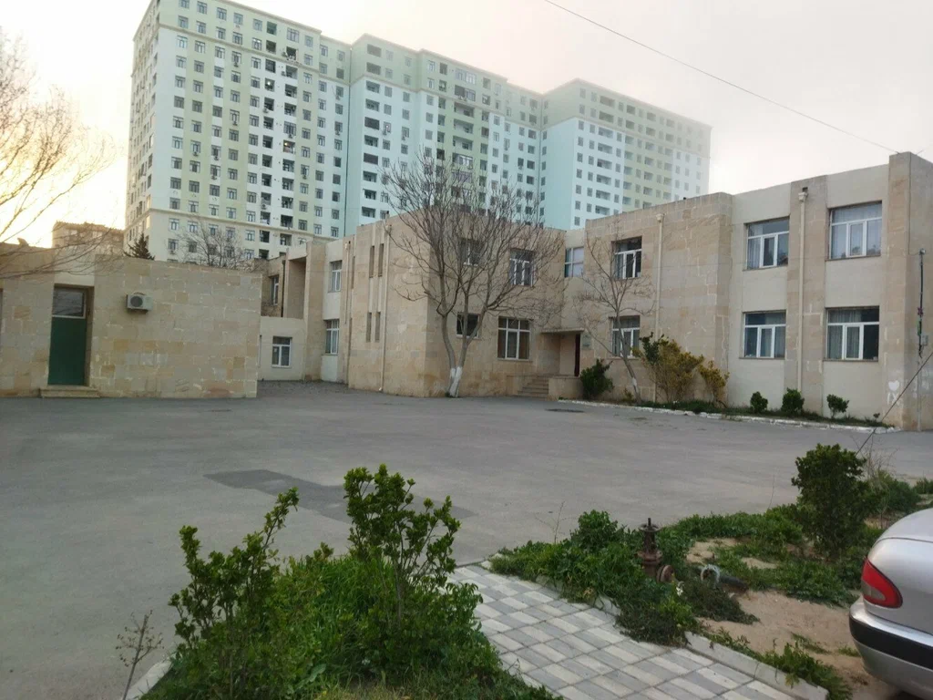 В детском саду в Баку на ребенка обрушился потолок