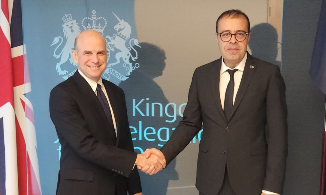 Гусейнзаде встретился с британским постпредом при НАТО