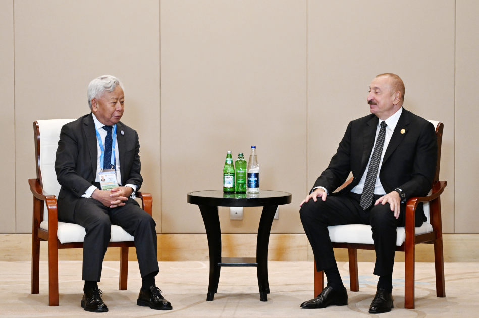 Ильхам Алиев встретился с главой Азиатского банка инфраструктурных инвестиций