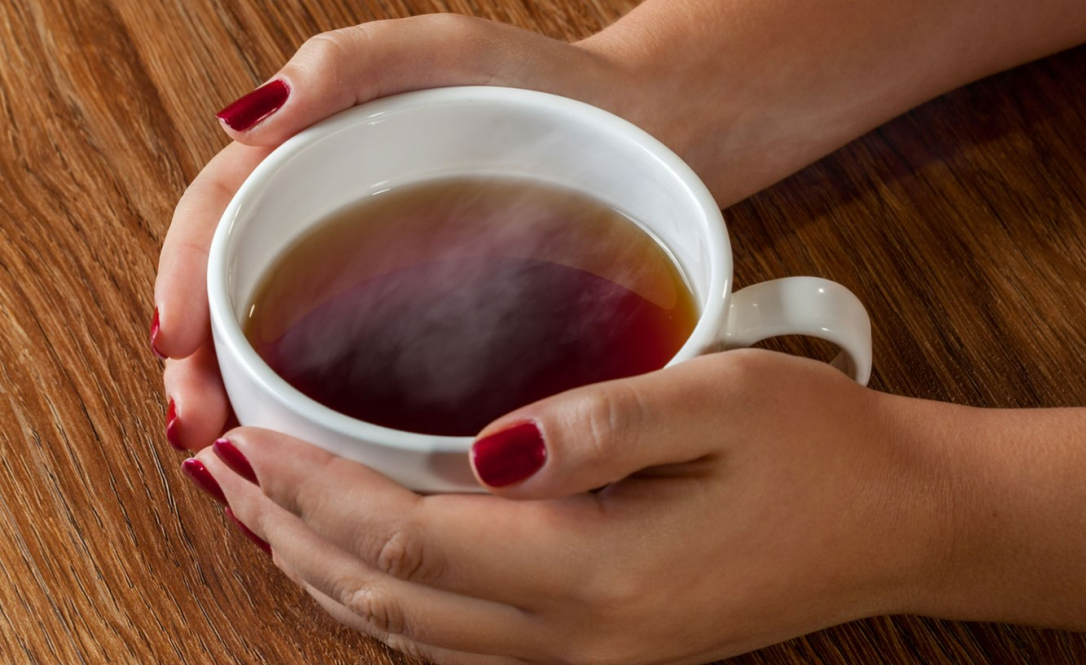 Ссора в Индии: жена обожгла мужа горячим чаем и ушла с деньгами