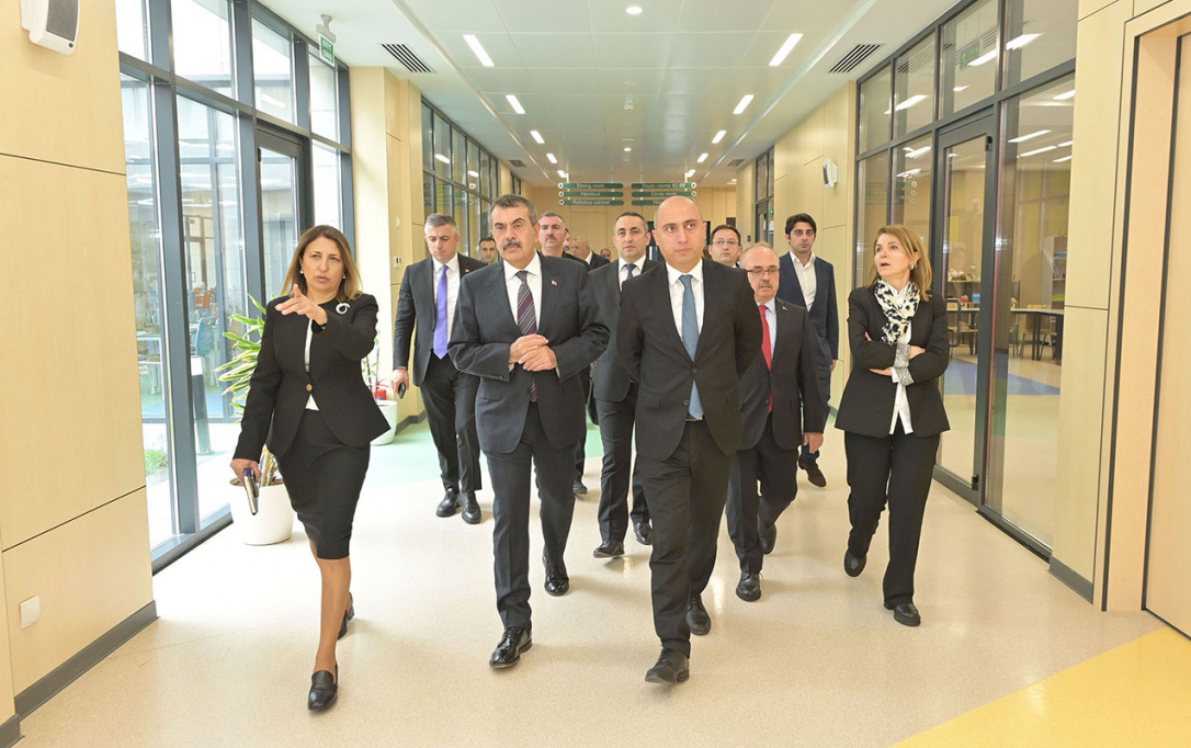 Амруллаев познакомил турецкого коллегу со школами Карабаха