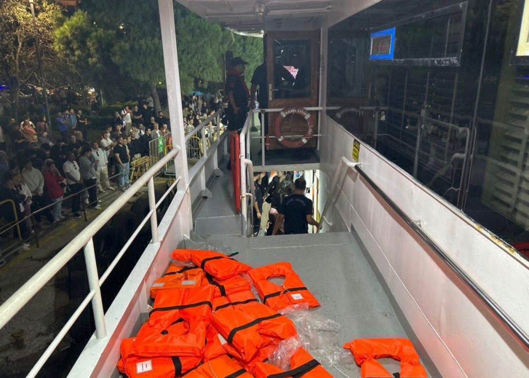 В Босфорском проливе паром столкнулся с сухогрузом, есть пострадавшие