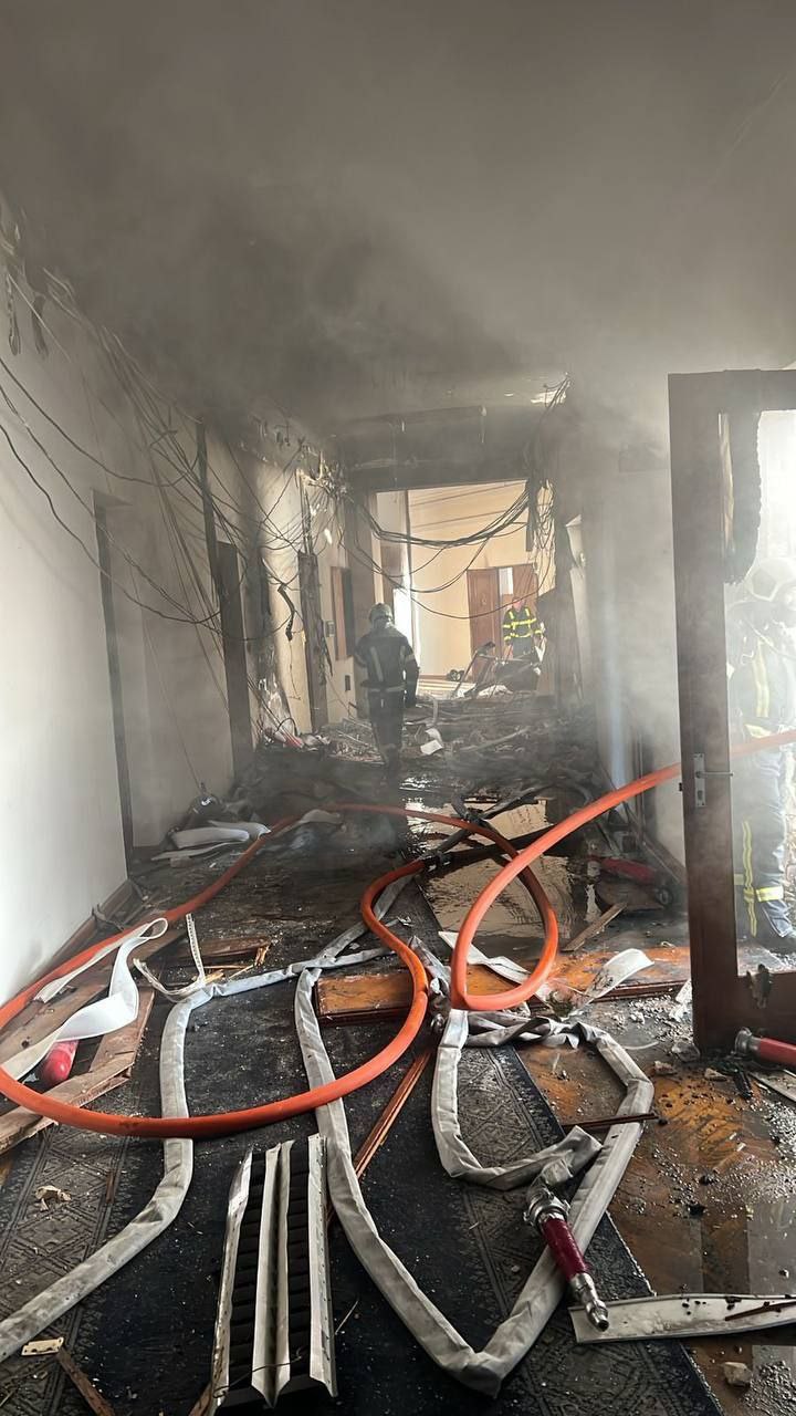 Ночь под атакой: Россия впервые ударила по зданию кабмина Украины