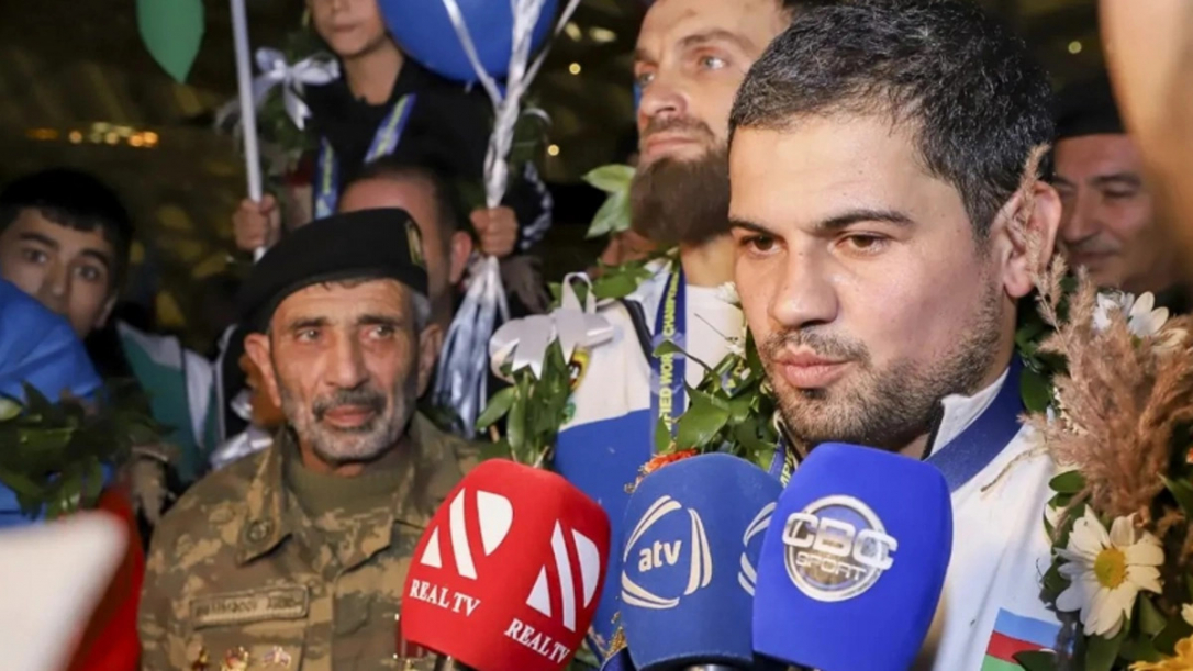 <span>Главного тренера сборной Азербайджана поймали на контрабанде</span>