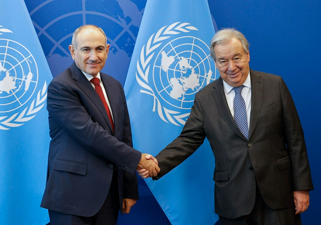 Пашинян и Гутерриш коснулись мира между Азербайджаном и Арменией