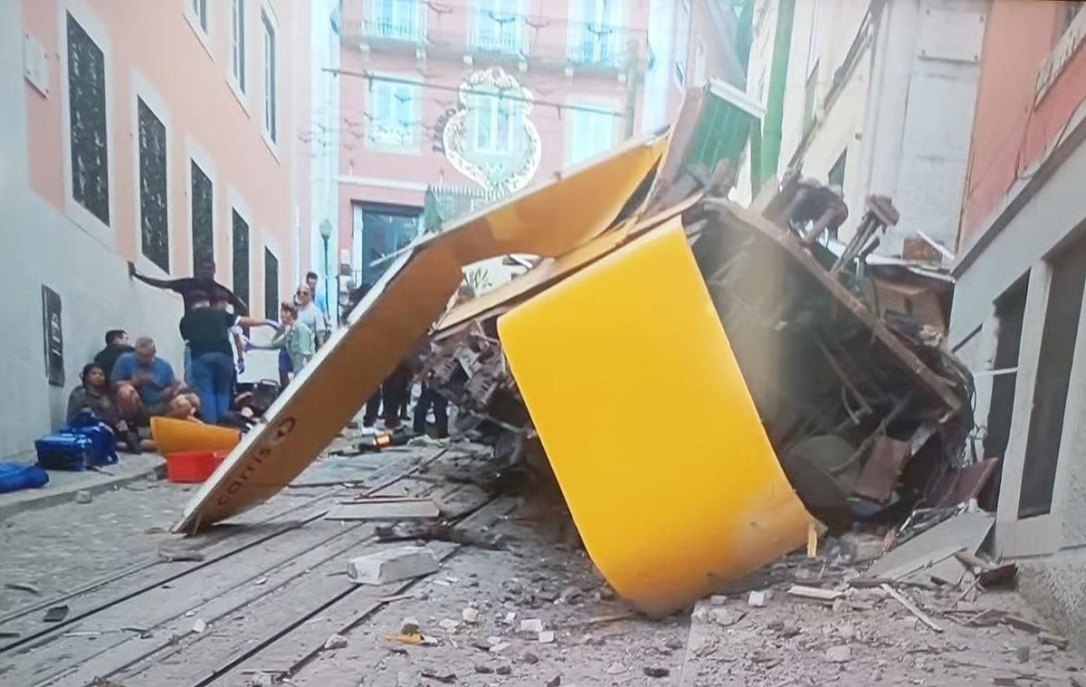 15 человек погибли при крушении фуникулёра в&nbsp;Лиссабоне