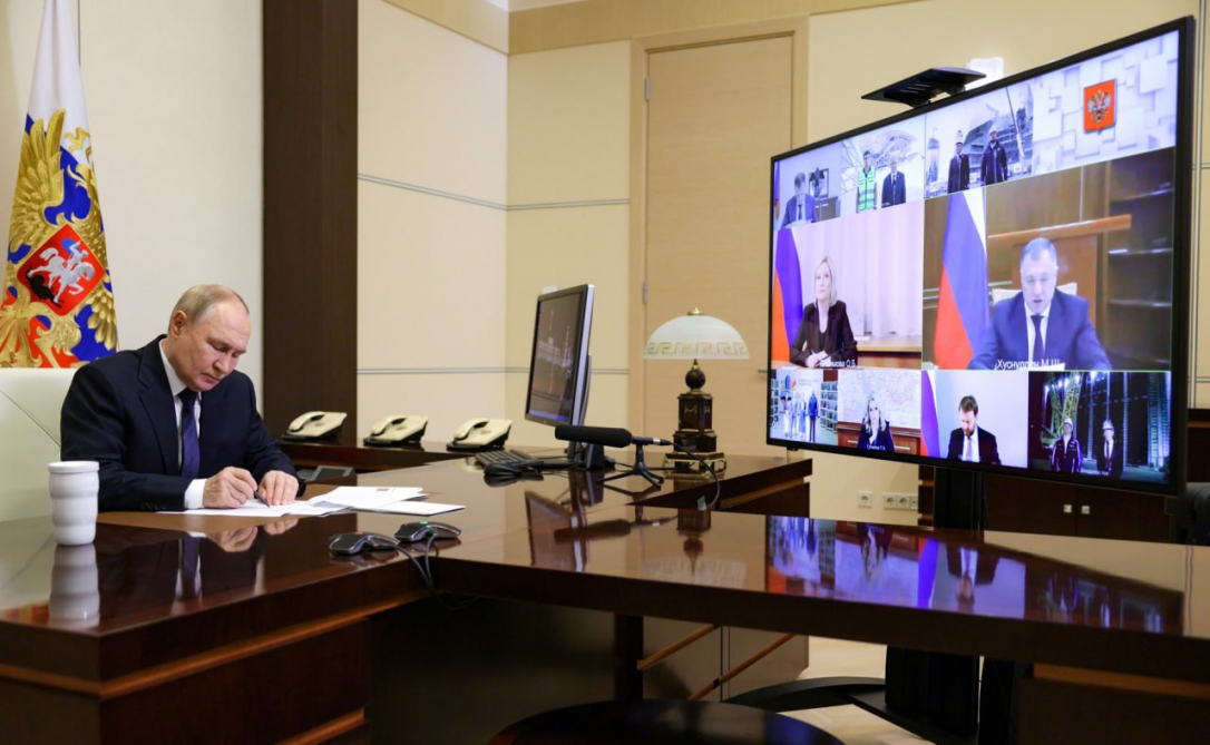 Путин в кабинете