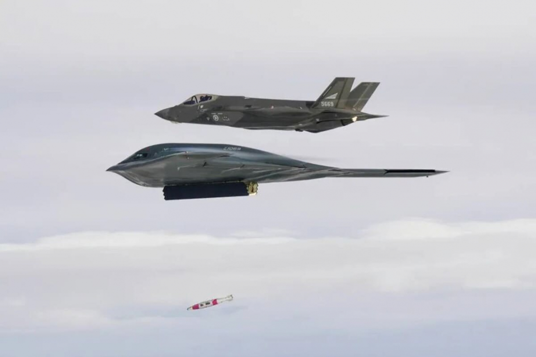 США испытали бомбу у границы с Россией