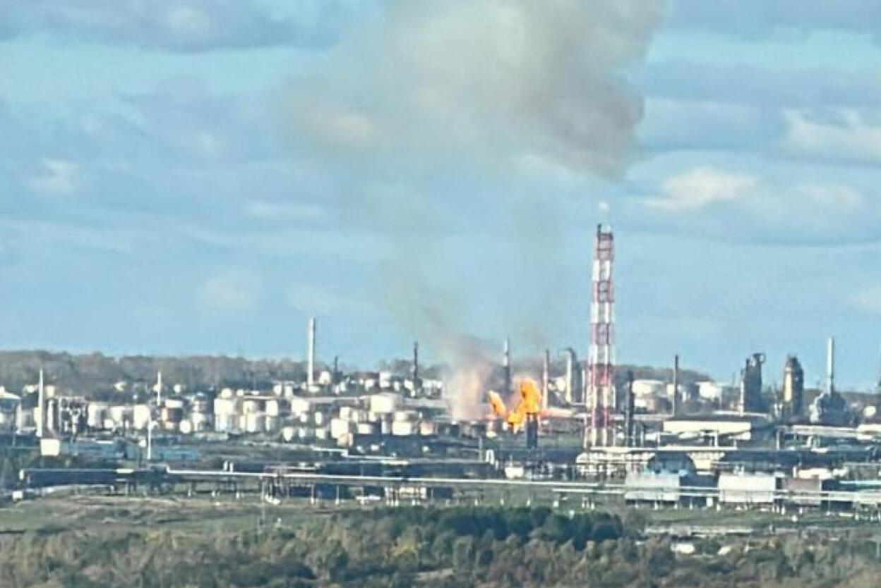 Дрон ударил по НПЗ в Уфе